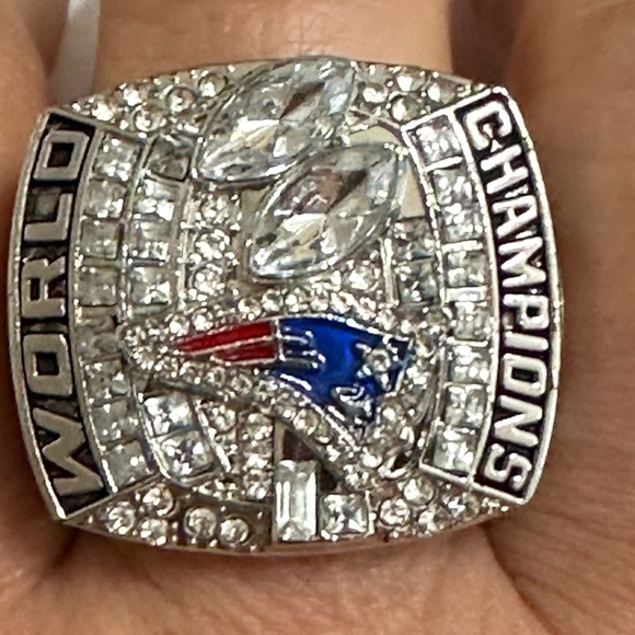 2003 Tom Brady Patriots Super Bowl Ring. Approx Size 10. - Picture 1 of 4